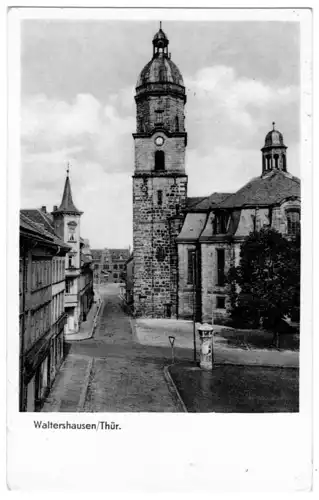 AK, Waltershausen Thür., Straßenpartie mit Kirche, 1958