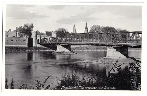 AK, Ingolstadt, Donaubrücke mit Donautor, um 1939