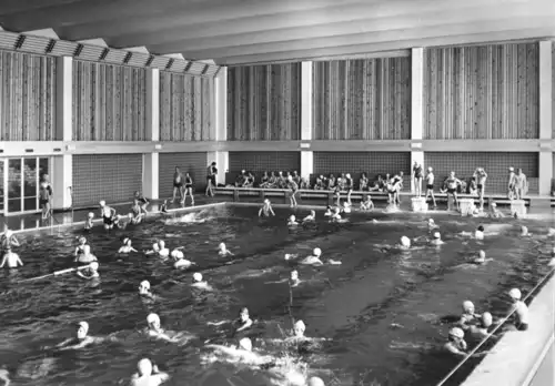 AK, Ostseebad Kühlungsborn, Meerwasser-Schwimmhalle, belebt, 1975