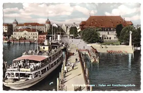 AK, Konstanz Bodensee, Hafen mit Schiff und Konziliumsgebäude, 1962