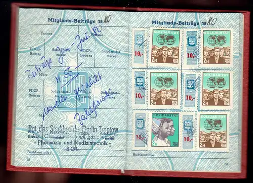 FDGB-Ausweis, mit vielen Beitrags- und Spendenmarken, 1971- 1980