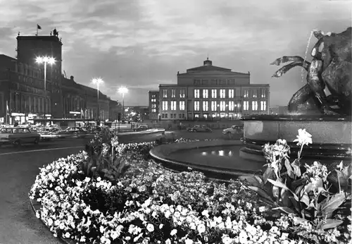 AK, Leipzig, Blick zum Opernhaus am Karl-Marx-Platz, Abendansicht, 1964