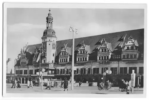 AK, Leipzig, Platz vor dem Alten Rathaus, belebt, 1954