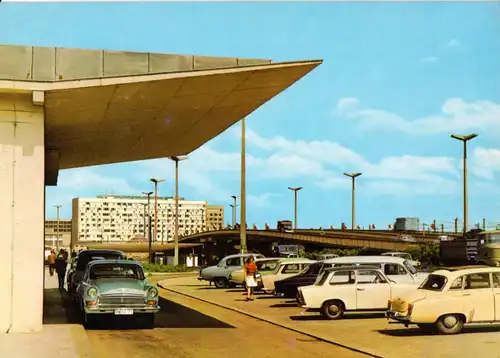 AK, Halle Saale, Blick zur Hochstraße, zeitgen. Pkw., 1970