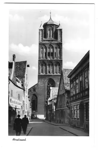 AK, Stralsund, Straßenpartie und Kirche, 1953