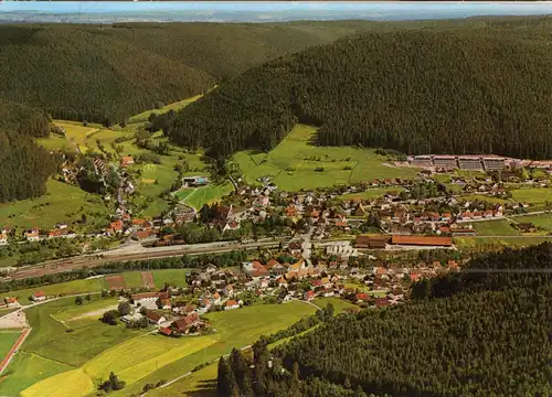 AK, Klosterreichenbach im Schwarzwald, Luftbildtotale mit Bahnlinie, 1977
