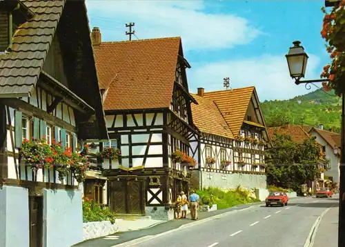 AK, Sasbachwalden Schwarzwald, Straßenpartie, belebt, um 1980
