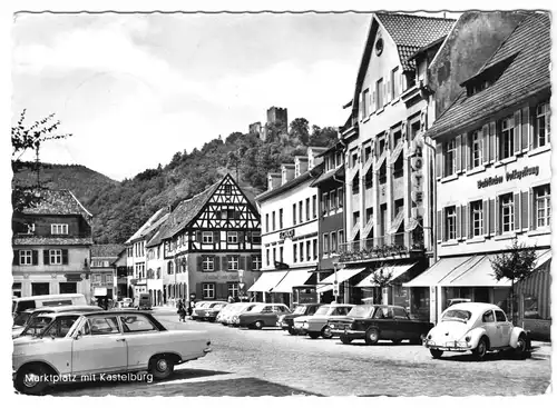 AK, Waldkirch im Breisgau, Marktplatz mit Kastelburg, zeitgen. Pkw, 1968