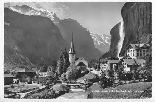 AK, Lauterbrunnen, BE, Teilansicht mit Staubbach und Jungfrau, um 1960