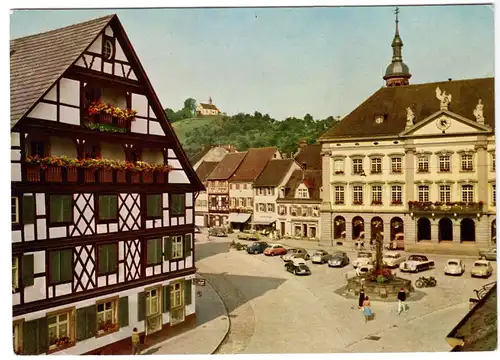 AK, Gengenbach Schwarzwald, Marktplatz mit Rathaus, um 1977