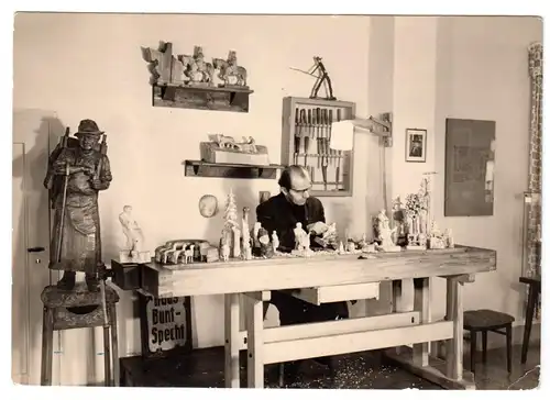 AK, Frohnau Erzgeb., Frohnauer Hammer, Schnitzvorführung, 1966