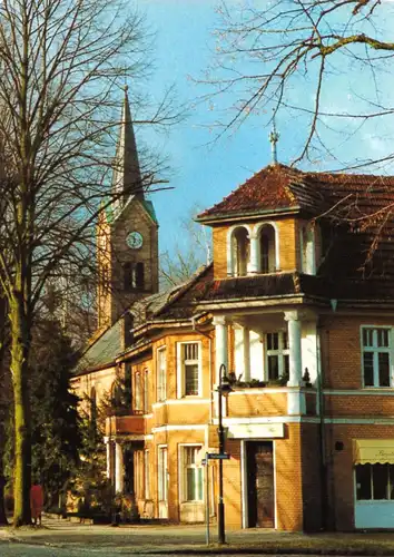 AK, Glienicke Nordbahn, Straßenpartie mit Kirche, 1996