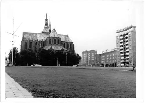 Foto im AK-Format, Rostock, Areal um die Marienkirche, Version 4, um 1965