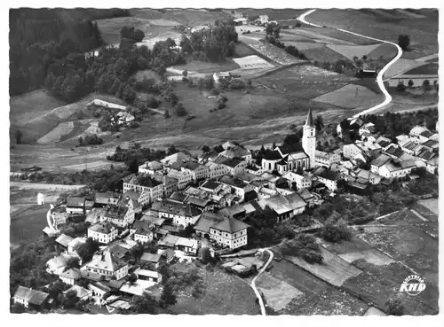 AK, Perlesreut Bayer. Wald, Luftbildansicht mit Kirche, um 1968