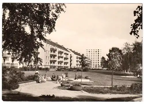 AK, Ludwigsfelde Kr. Zossen, Potsdamer Str. mit Spielplatz, 1975