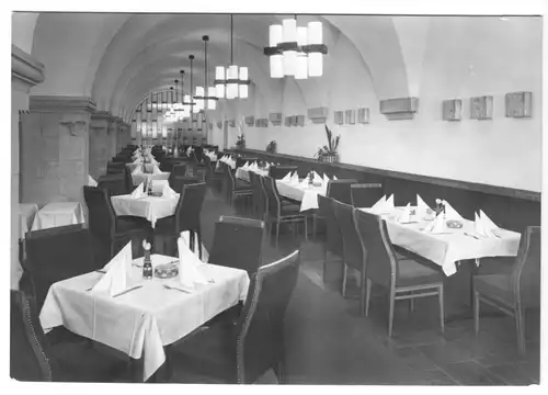 AK, Magdeburg, Historische Gaststätte Ratskeller, Gastraum, 1974