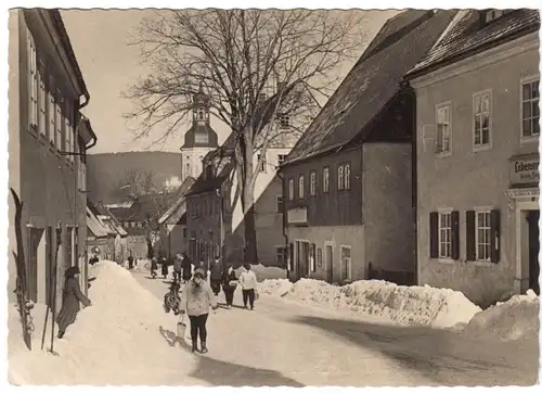AK, Geising Osterzgeb., Hauptstr., belebt, Winteransicht, 1961
