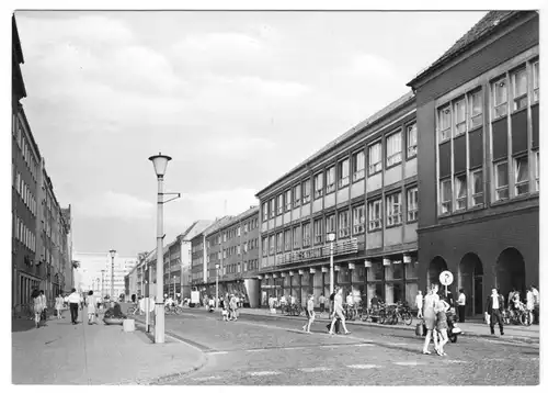 AK, Neubrandenburg, Turmstr., belebt, 1975