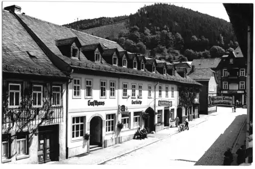 AK, Leutenberg Thür, Straßenpartie mit Gaststätten, Echtfoto, um 1975