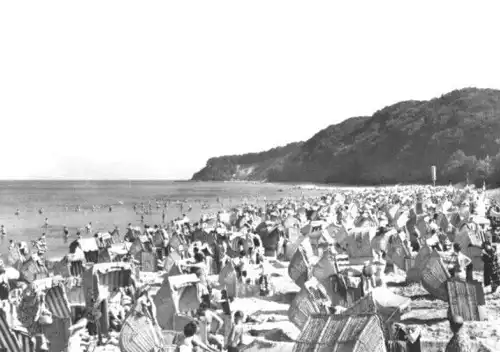 AK, Göhren Rügen, Strand belebt, 1968