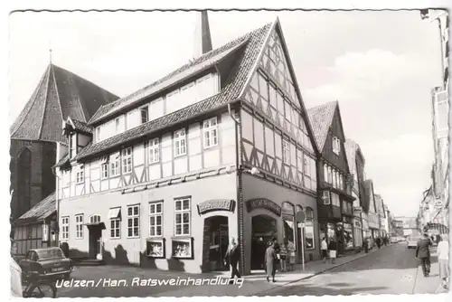 AK, Uelzen, Straßenpartie mit Ratsweinhandlung, um 1960