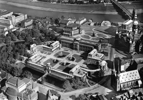 AK, Dresden, Zwinger und Theaterplatz, Luftbild, vor 1945 - Reprint 1979