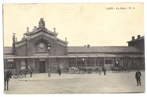 AK, Laon, Aisne, La Gare, Bahnhof, Kutschen, 1915