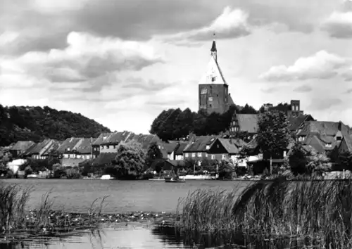 AK, Mölln in Lbg., St. Nicolai - Blick vom Stadtsee, um 1977