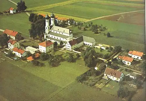AK, Bruckmühl Obb., Luftbild, Pfarr-Wallfahrtskirche