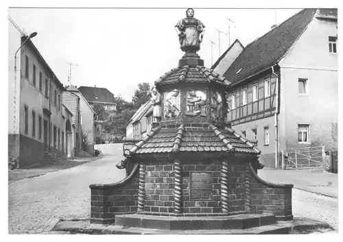 AK, Kohren-Sahlis, Töpferbrunnen auf dem Marktplatz, 1985