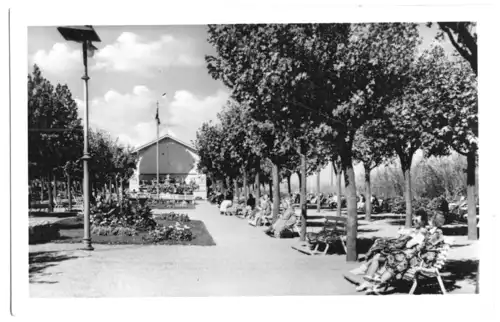 AK, Seebad Ahlbeck, Usedom, Partie im Kurpark, 1953
