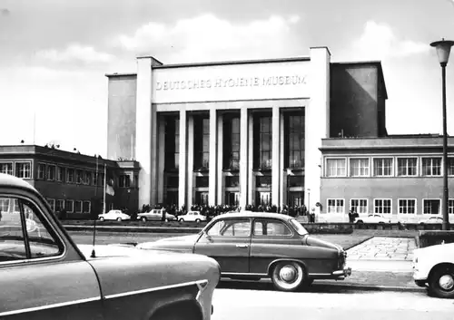 AK, Dresden, Deutsches Hygiene-Museum, zeitgen. Pkw, 1966