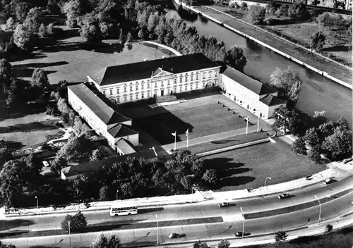 AK groß, Berlin Tiergarten, Schloß Bellevue, Luftbildansicht, um 1970