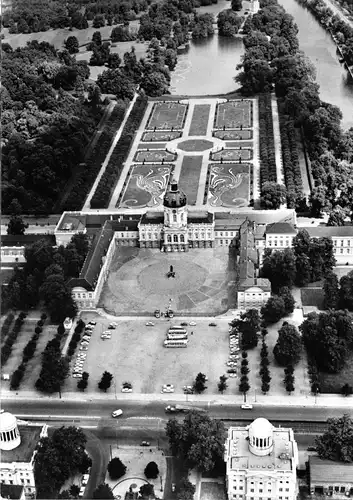 AK groß, Berlin Charlottenburg, Schloß Charlottenburg, Luftbildansicht, um 1970