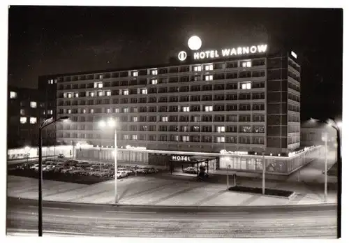 AK, Rostock, Hotel Warnow, Nachtaufnahme, 1968