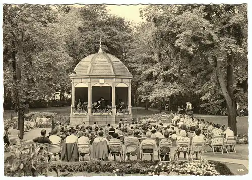 AK, Bad Frankenhausen Kyffh., Musikpavillion im Kurpark, belebt, 1961