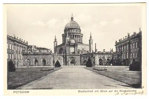 AK,  Potsdam, Innenhof des Stadtschlosses und Nikolaikirche, um 1925