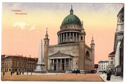AK,  Potsdam, Nikolaikirche mit Vorplatz u. angrenzenden Gebäuden, um 1915