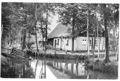 AK, Lübbenau Spreewald, Spreewaldhof und Lastkahn, 1957