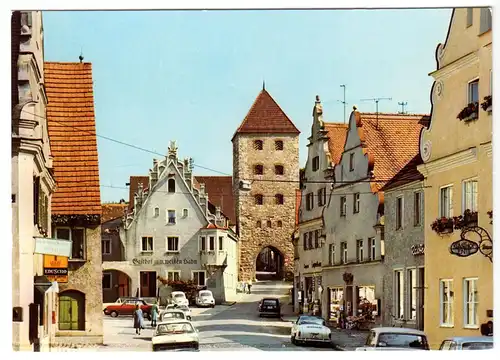 AK, Wemding Bayern, Straßenpartie mit Tor, belebt, um 1970