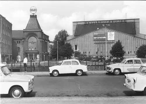 AK, Berlin Mitte, Friedrichstadtpalast (alt) und Berliner Ensemble, 1965