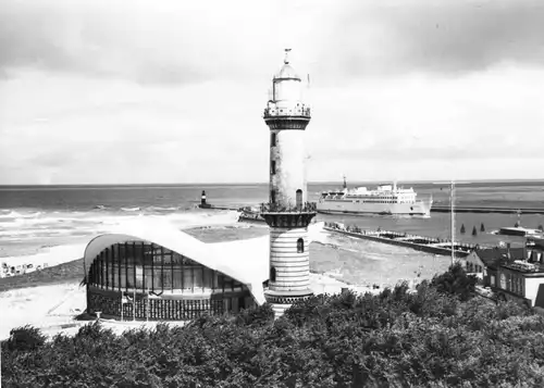 AK, Rostock - Warnemünde, Hafeneinfahrt mit Fähre, 1970