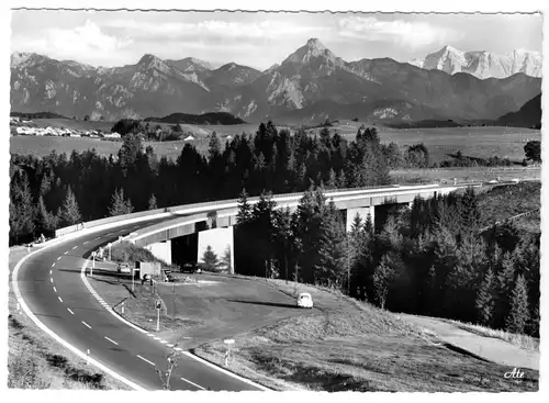 AK, Nesselwang im Allgäu, Wertachbrücke mit Säuling und Zugspitze, um 1962