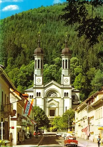 AK, Todtnau Schwarzwald, Straßenpartie mit Kirche, um 1985