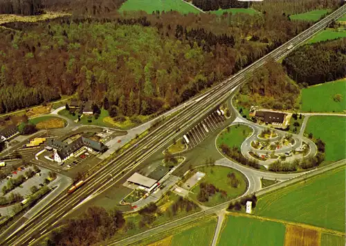 AK, Grünberg 11, BAB - Raststätten und Hotel Reinhardshain, Luftbild, um 1970