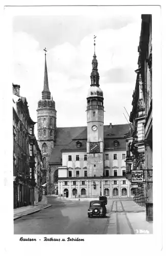 AK, Bautzen, Straßenpartie m. Rathaus u. Petridom, 1955