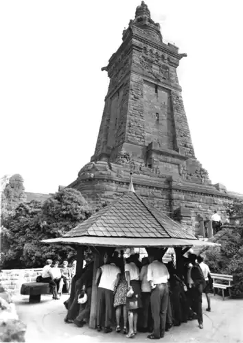 AK, Kyffhäuser, Denkmal mit Brunnen, belebt, 1973