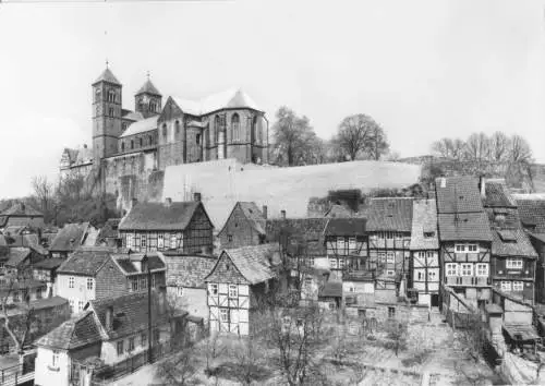 AK, Quedlinburg, Teilansicht mit Burgberg und Stiftskirche, 1977