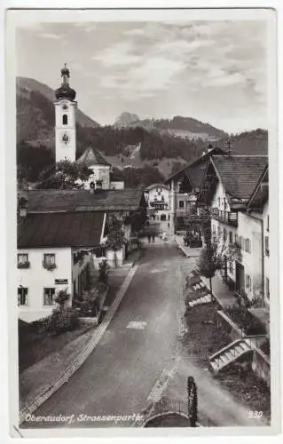 AK, Oberaudorf, Straßenpartie mit Kirche, 1935