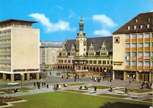 AK, Leipzig, Partie mit Altem Rathaus, belebt, 1976